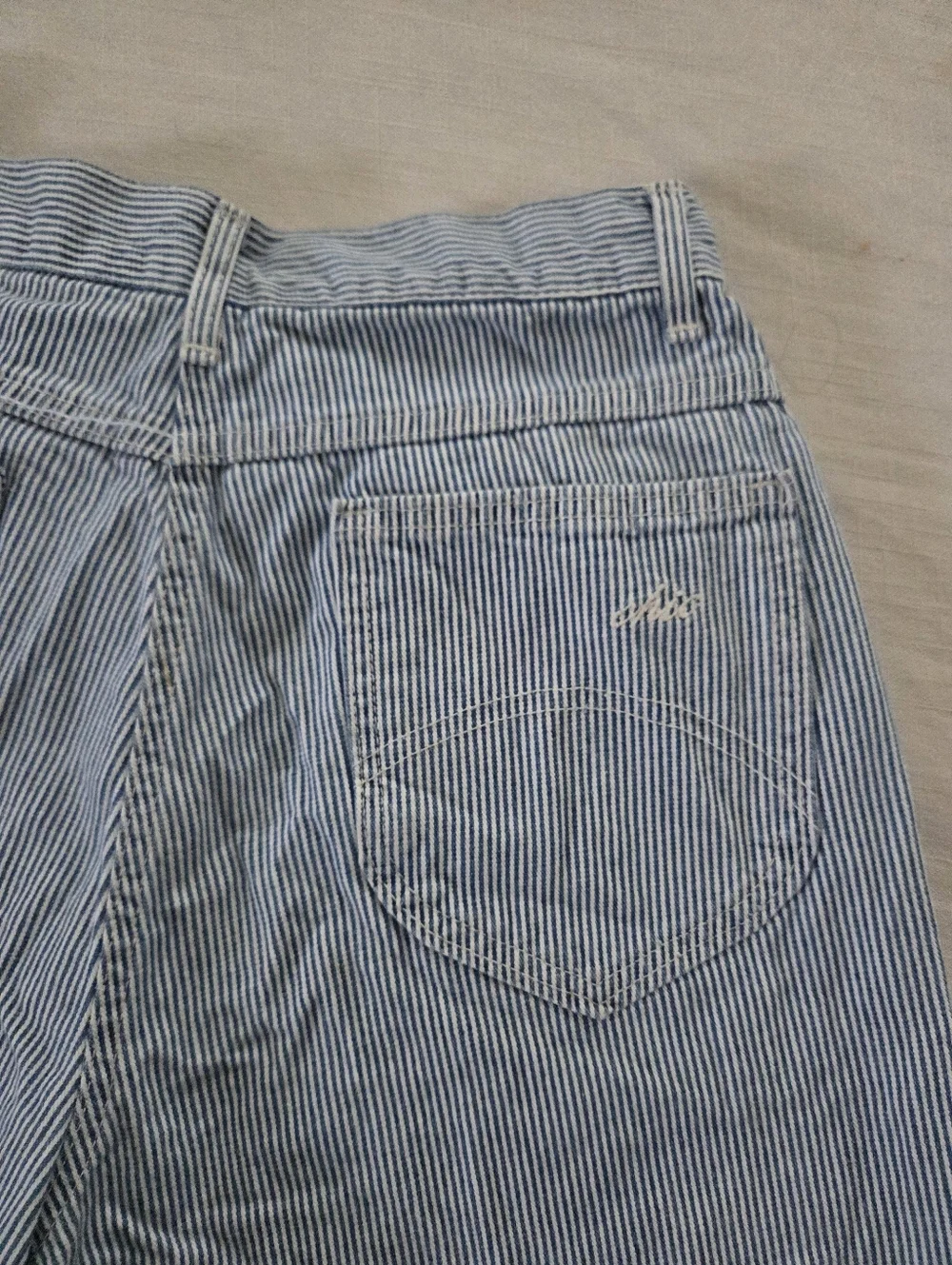 Vintage Chic Striped Light Blue Women’s Jean Shorts 27 Inch Waist Summer